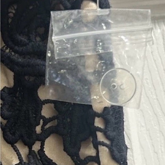 Willi Smith Black Lace Skirt Nude Lining Floral Crochet Overlay Size 10 Elegant - Picture 4 of 6